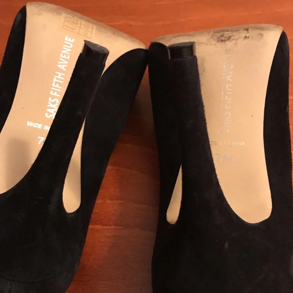 Saks Fifth Avenue Black Pumps - Picture 6 of 6